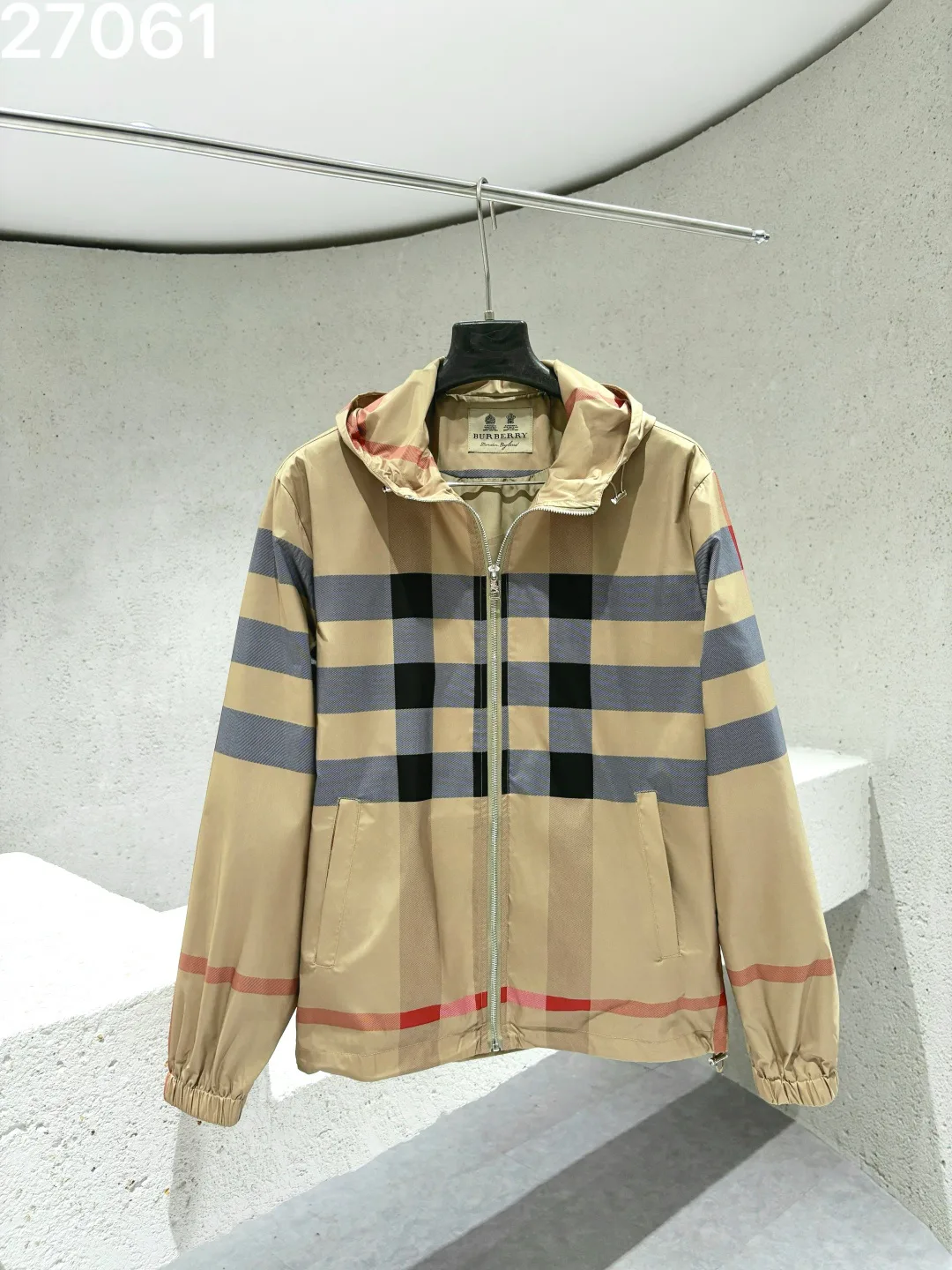 Men's Jackets And Down Jackets BURBERRY 18179482
