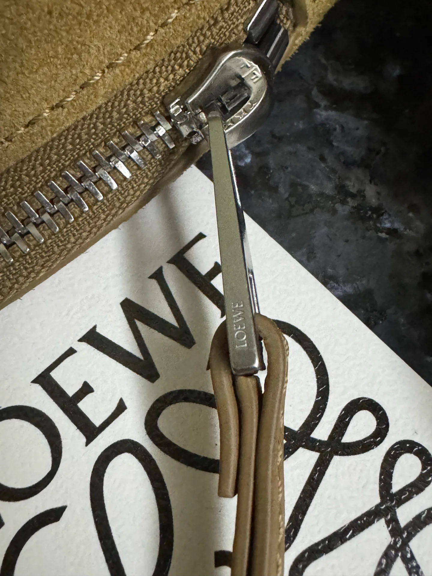 Women's Classic Handbags LOEWE 18231883