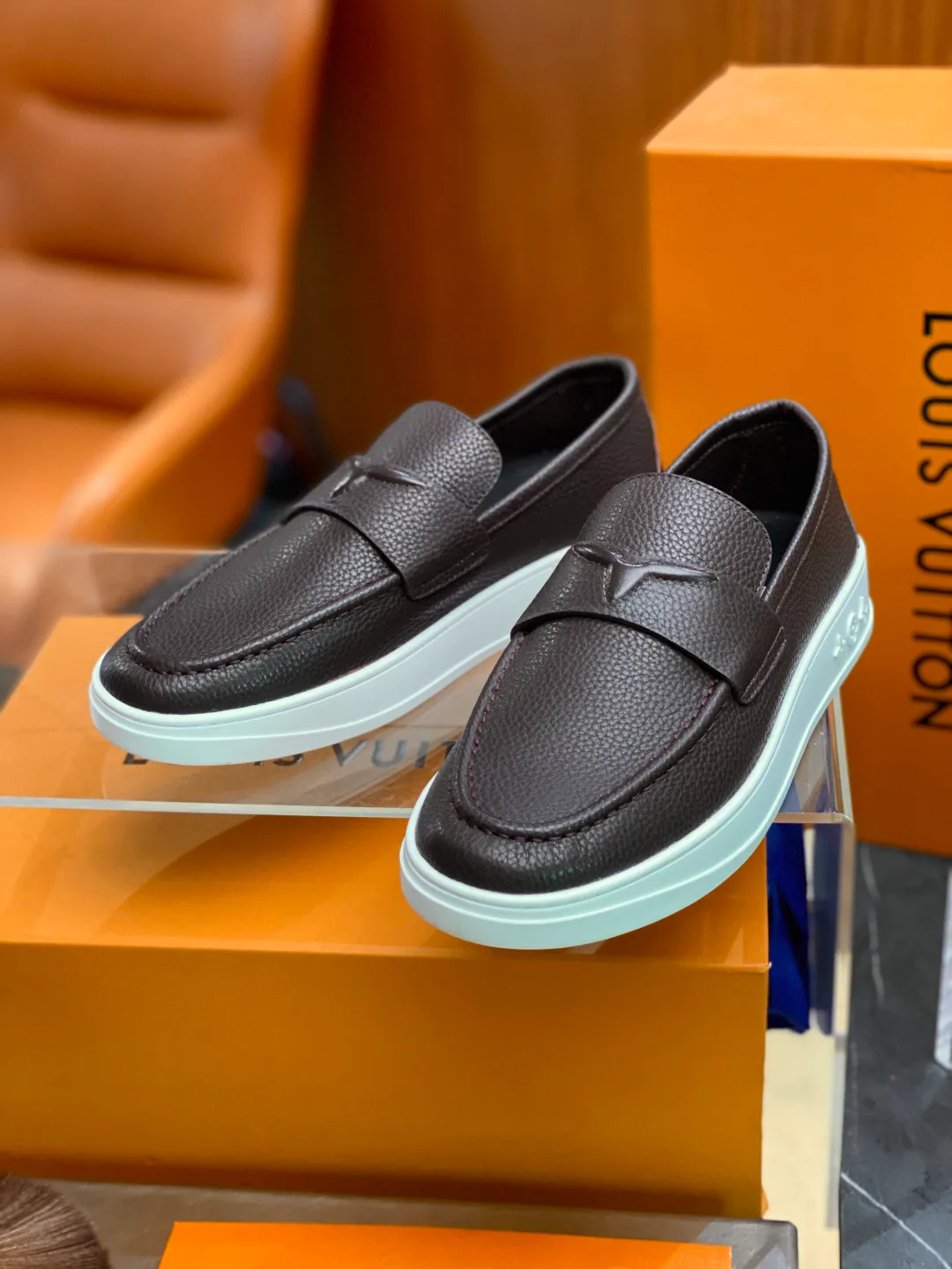 Women's Loafers And Moccasins LOUIS VUITTON 17932746
