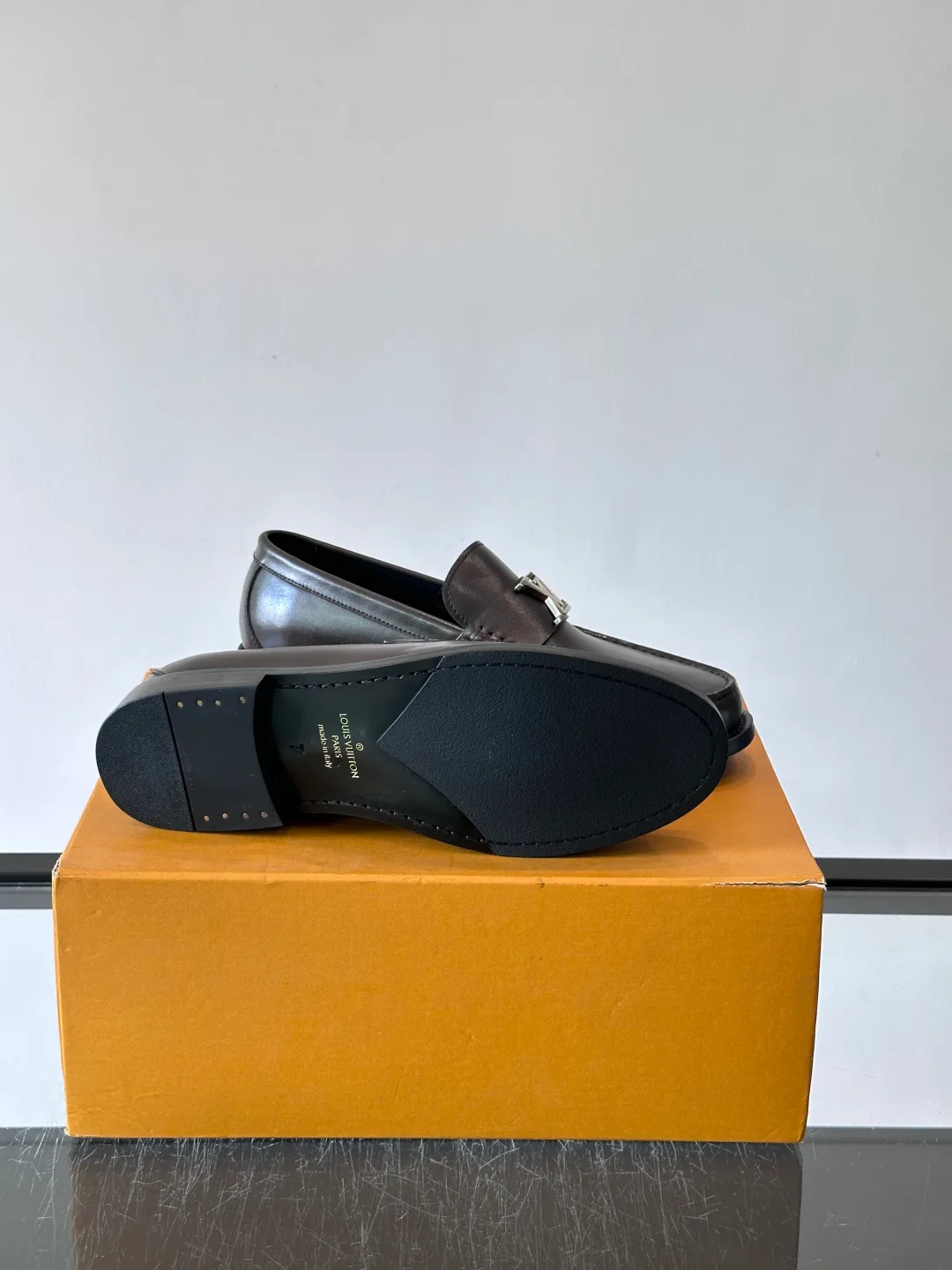 Men's Loafers And Dress Shoes LOUIS VUITTON 18169696