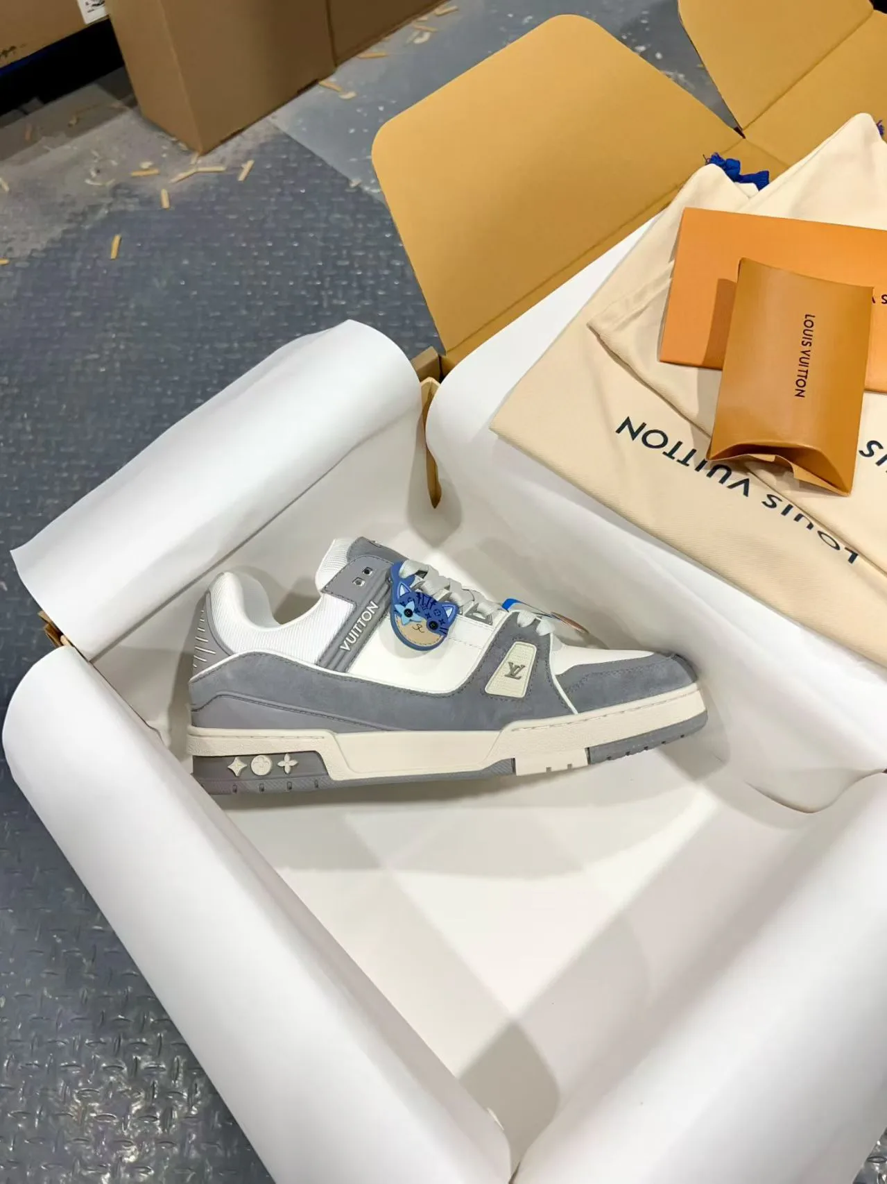 Men's Sneakers LOUIS VUITTON 18170740