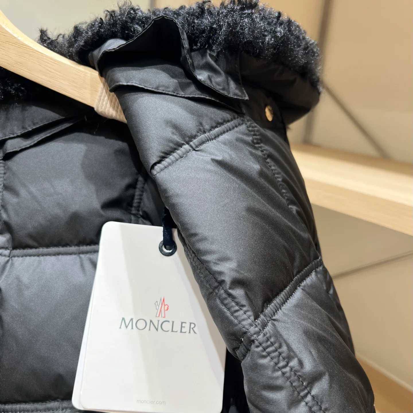 Women's Jackets And Down Jackets MONCLER 18036513