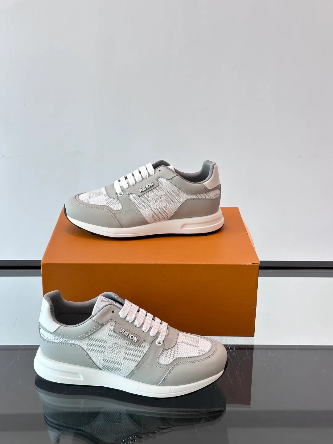 Men's Sneakers LOUIS VUITTON 18400552