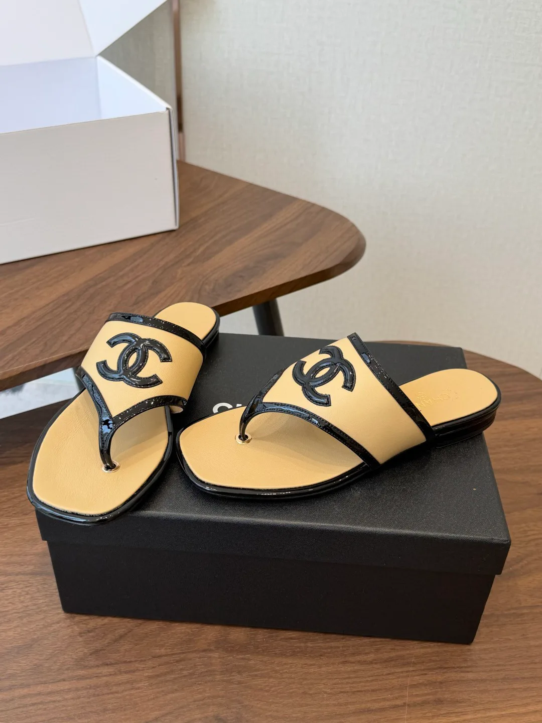 Women's Flip-Flops CHANEL 17829801