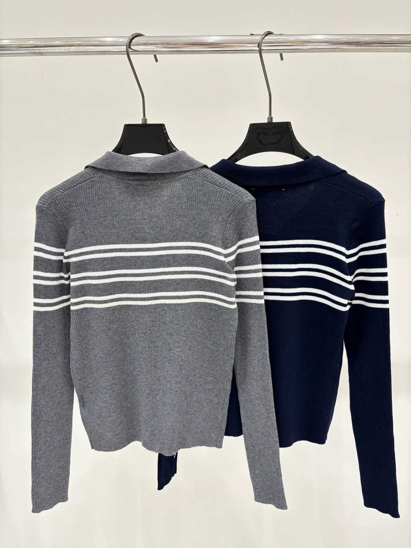 Women's Jumpers And Sweaters VALENTINO 18032617