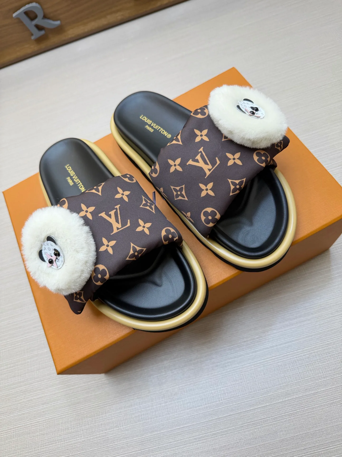 Women's Flip-Flops LOUIS VUITTON 18011817