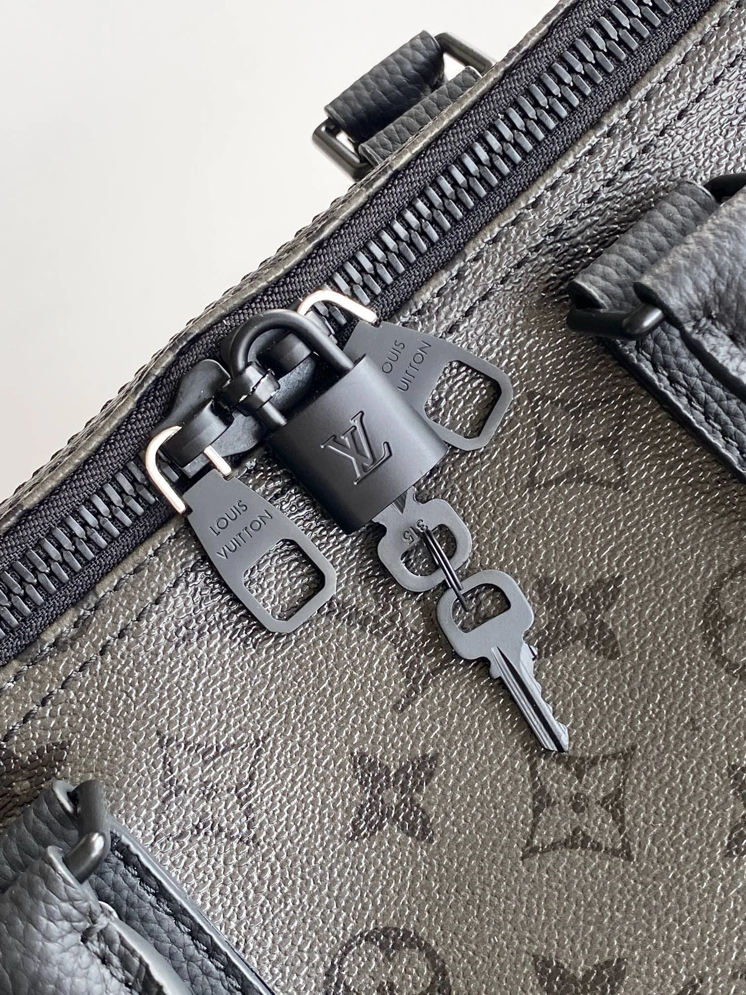 Women's Travel Bags LOUIS VUITTON 17949175