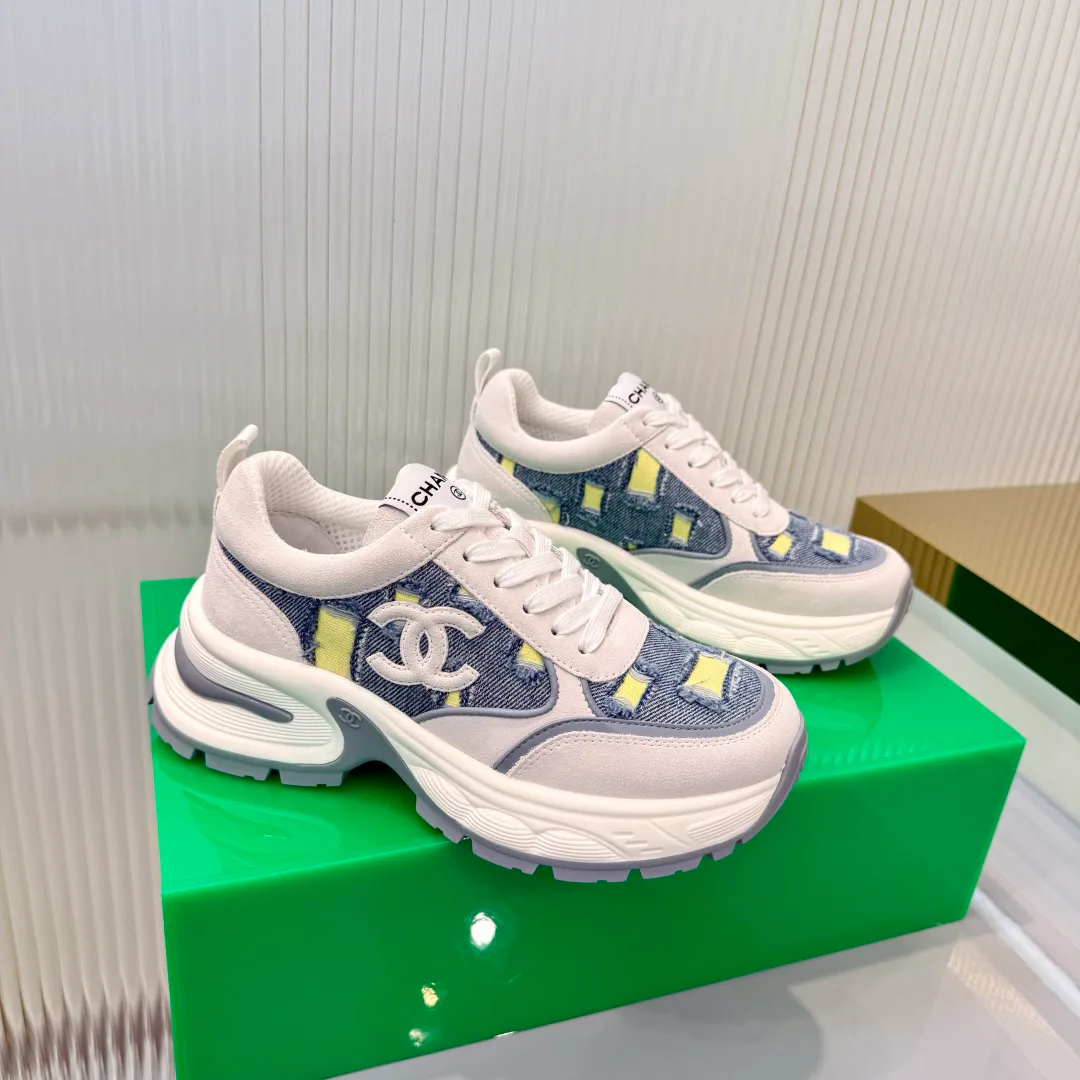 Women's Sneakers CHANEL 18366955