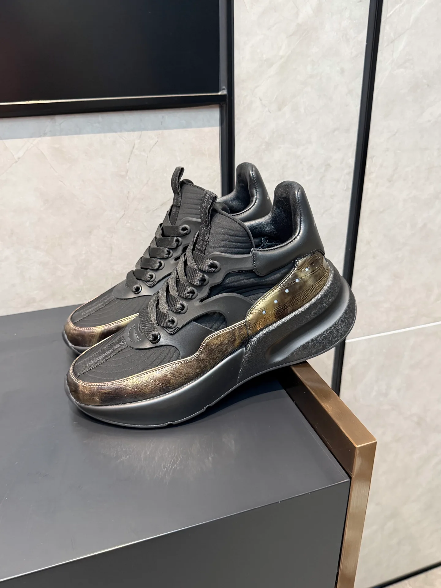 Women's Sneakers ALEXANDER MCQUEEN 18363812