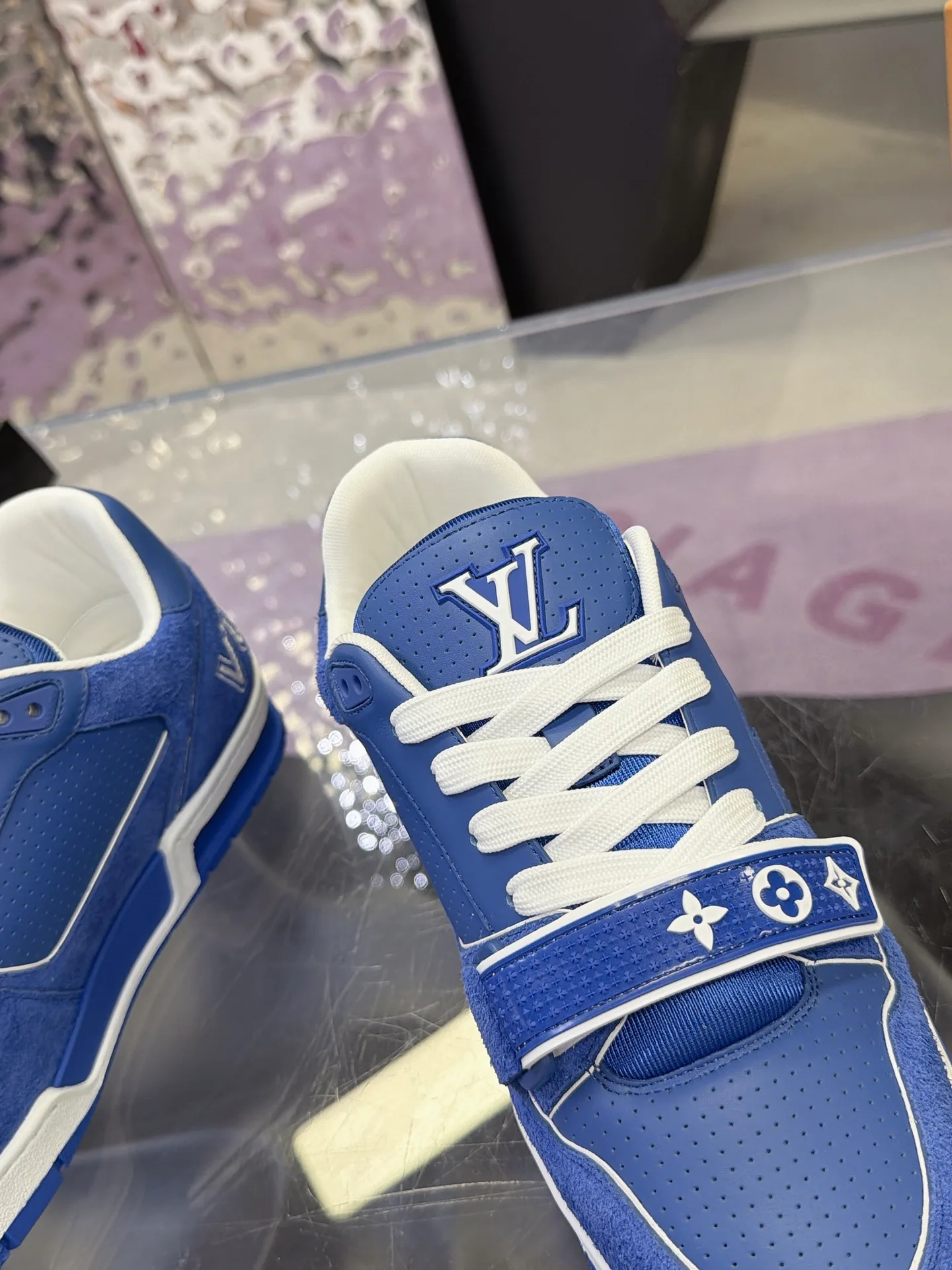Women's Sneakers LOUIS VUITTON 17740574
