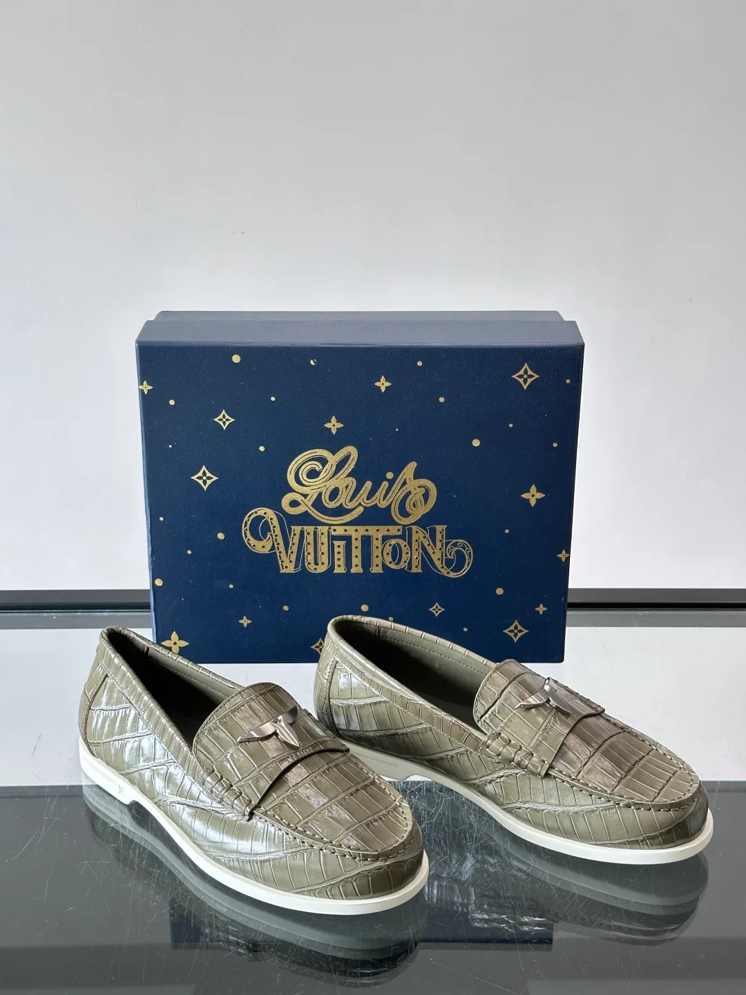 Men's Loafers And Dress Shoes LOUIS VUITTON 18118562