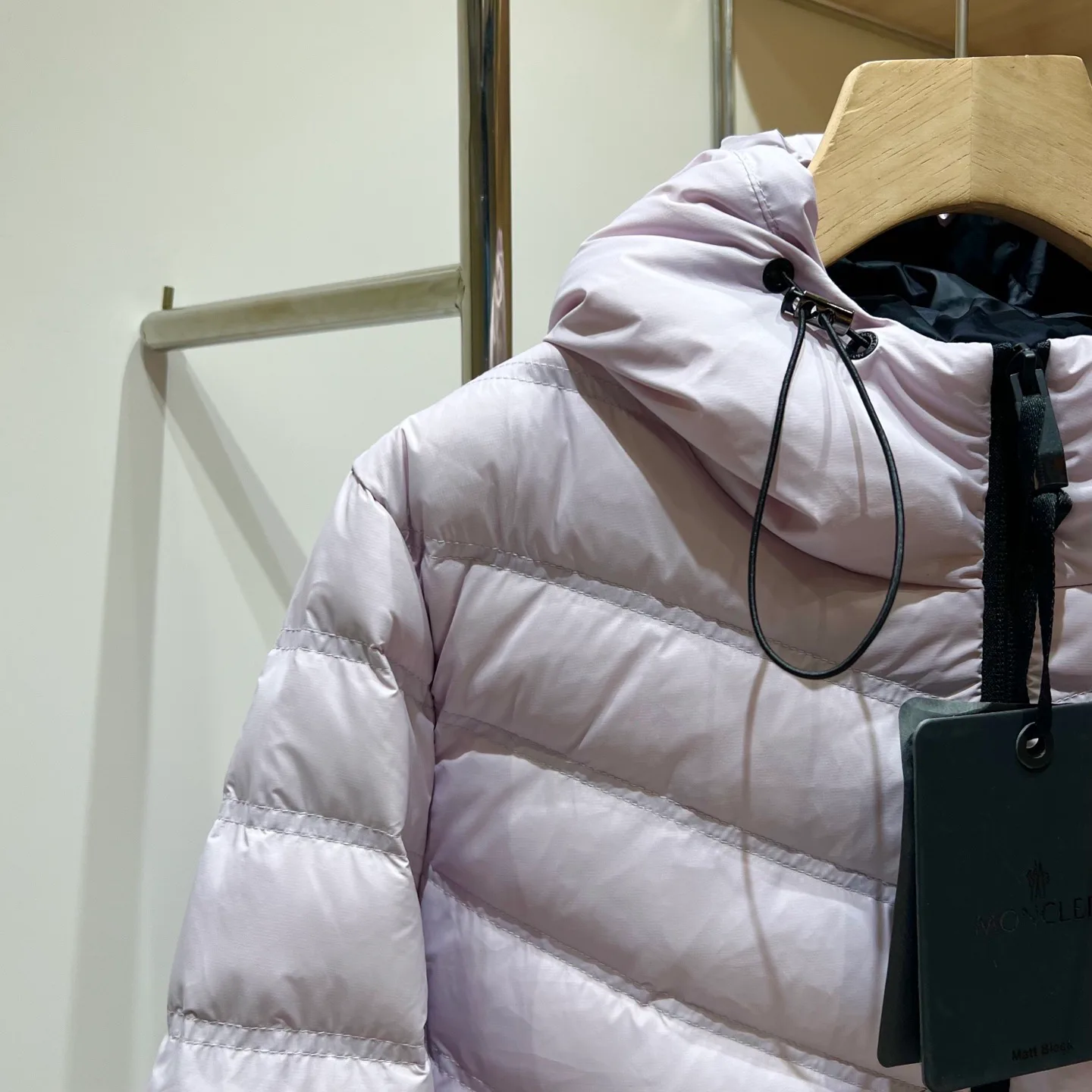 Women's Jackets And Down Jackets MONCLER 18001761