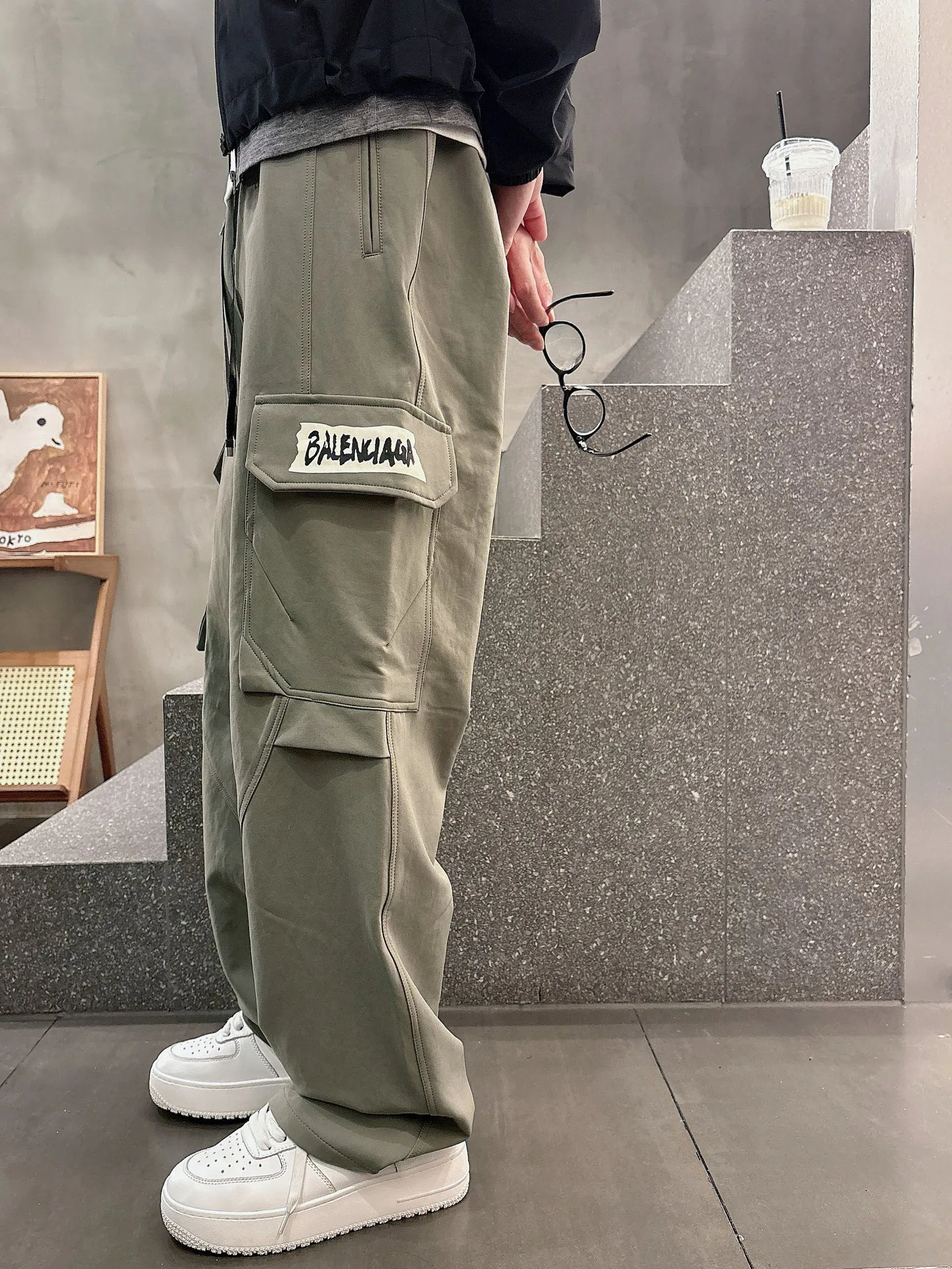 Men's Trousers BALENCIAGA 18340446