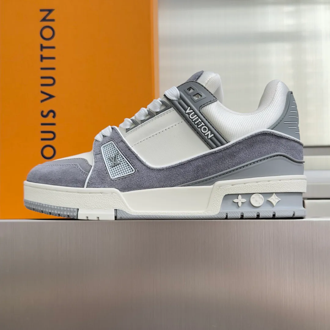 Women's Sneakers LOUIS VUITTON 17950307