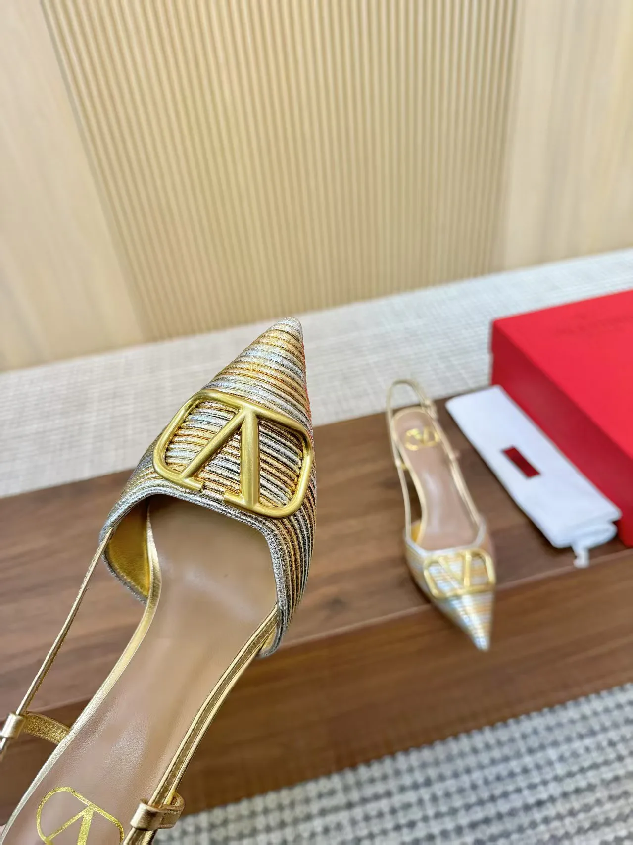 Women's Open-Toe Sandals VALENTINO 17956881