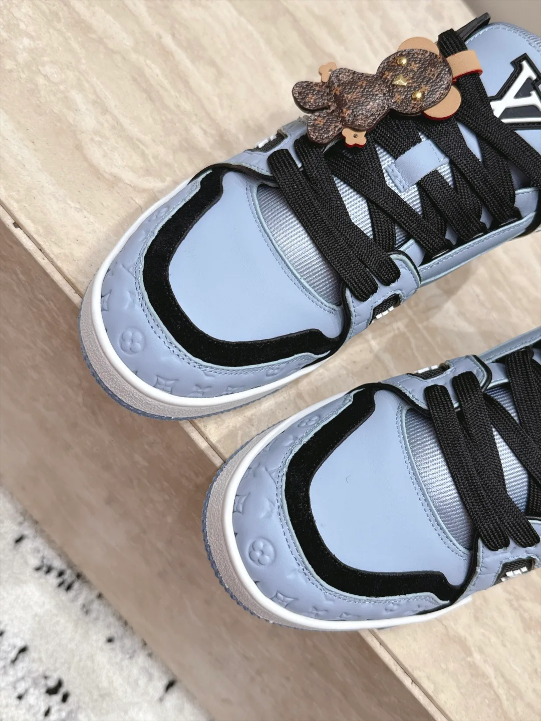 Women's Sneakers LOUIS VUITTON 17866562