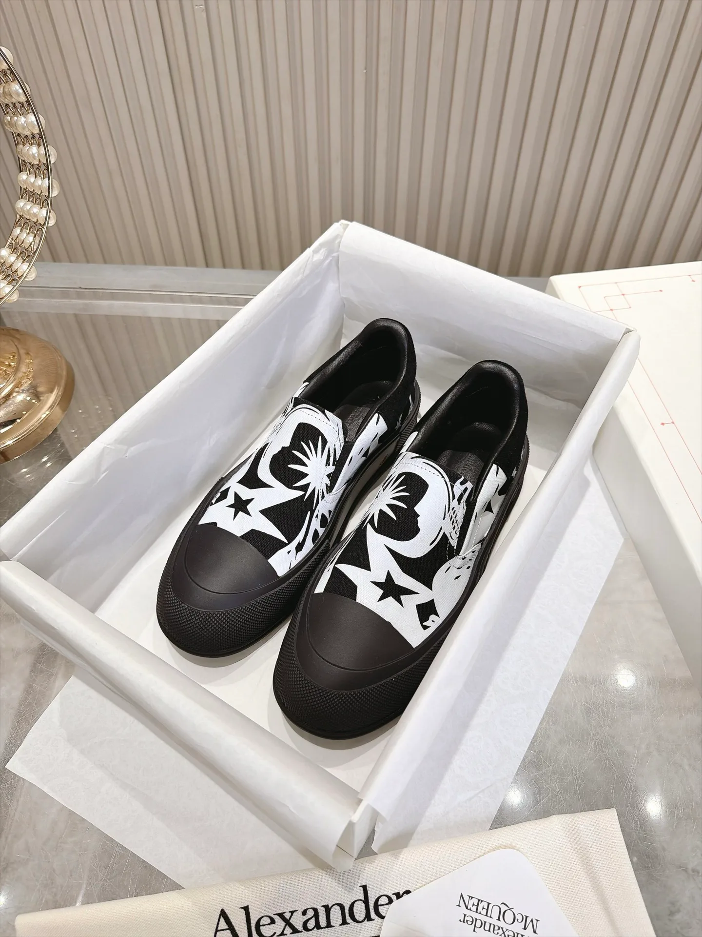 Кроссовки Женские Alexander Mcqueen 18561967