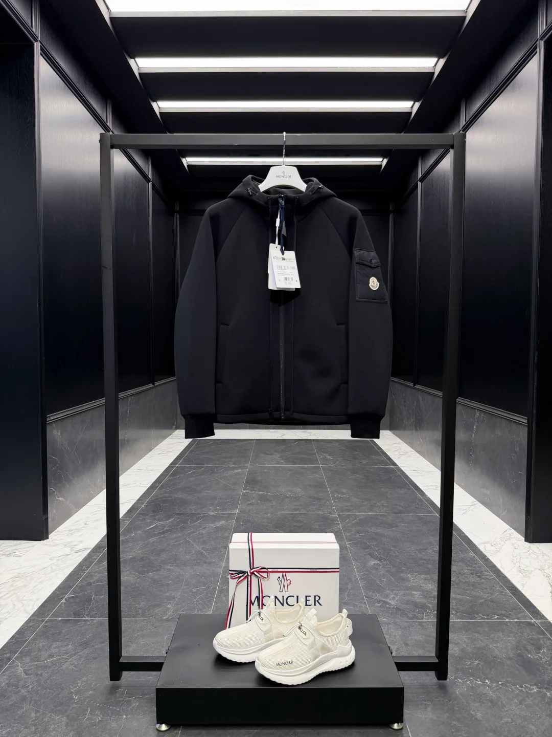 Men's Jackets And Down Jackets MONCLER 18007864