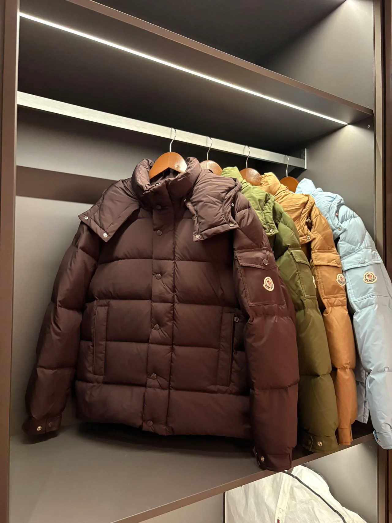 Women's Jackets And Down Jackets MONCLER 18111528