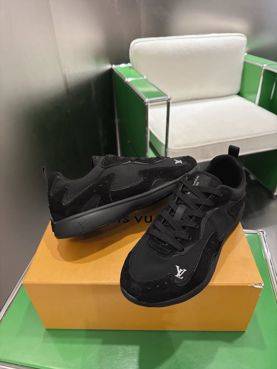 Men's Sneakers LOUIS VUITTON 18011725
