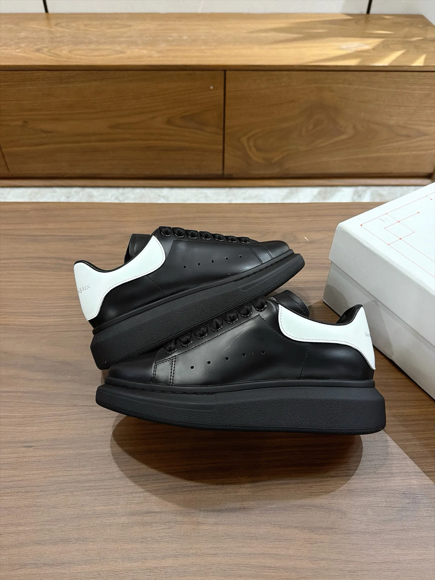 Women's Sneakers ALEXANDER MCQUEEN 18373663