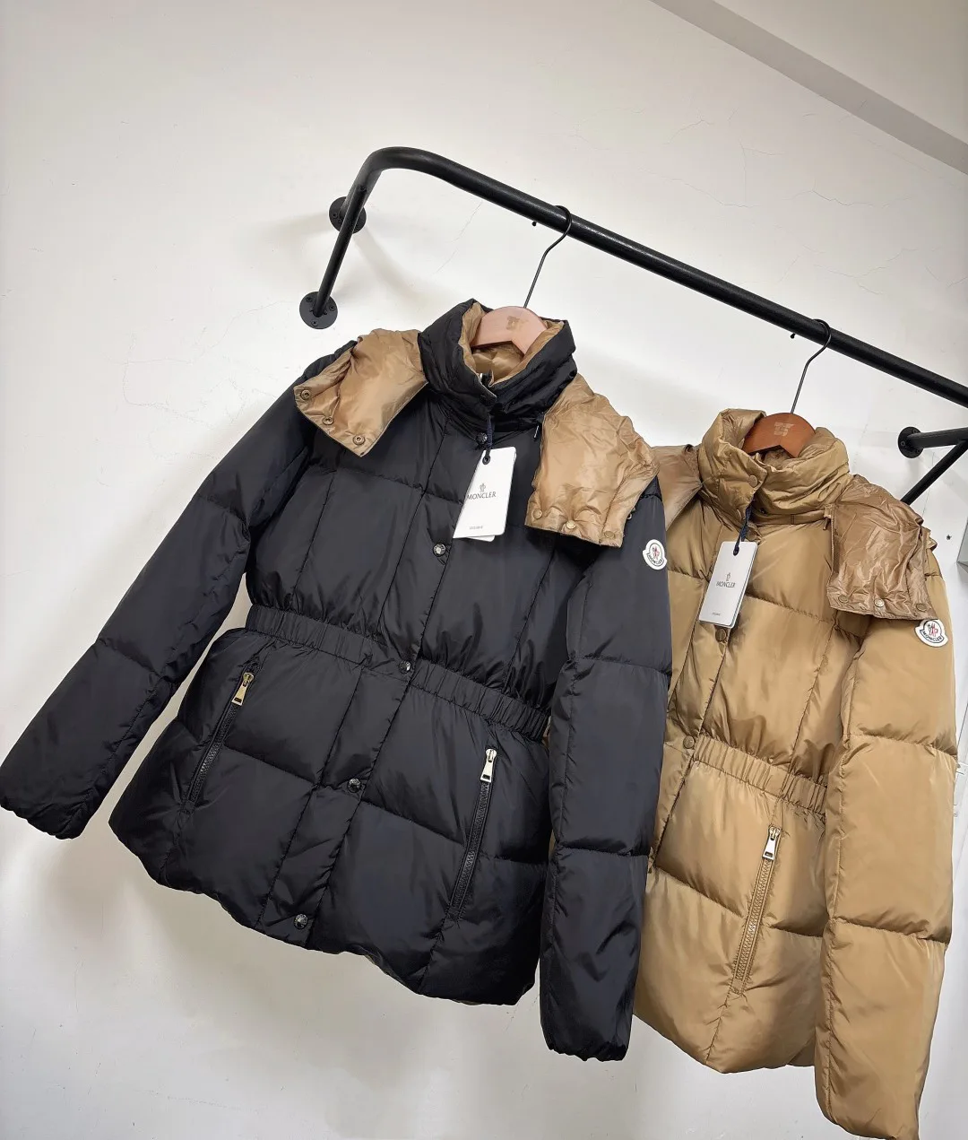 Women's Jackets And Down Jackets MONCLER 17810366