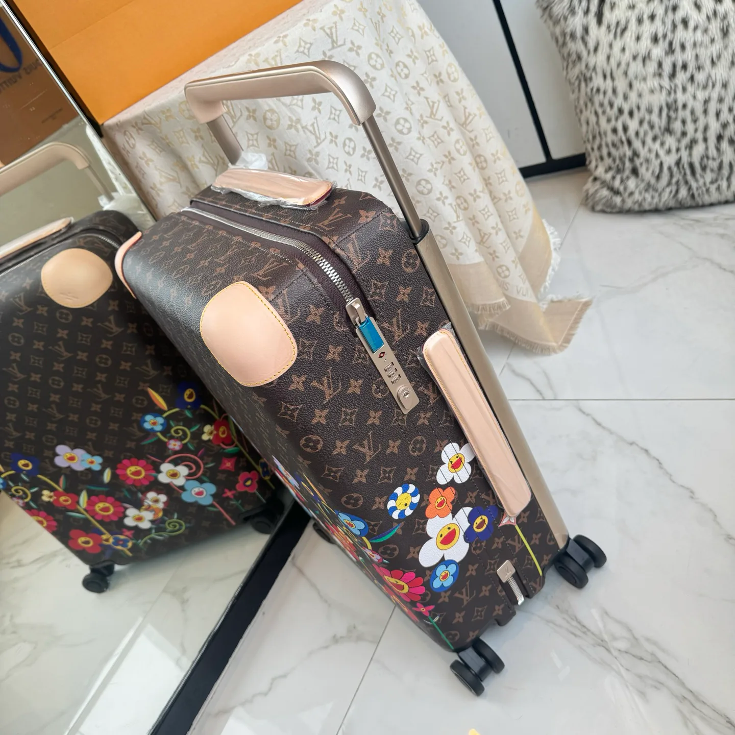 Suitcases LOUIS VUITTON 17801476