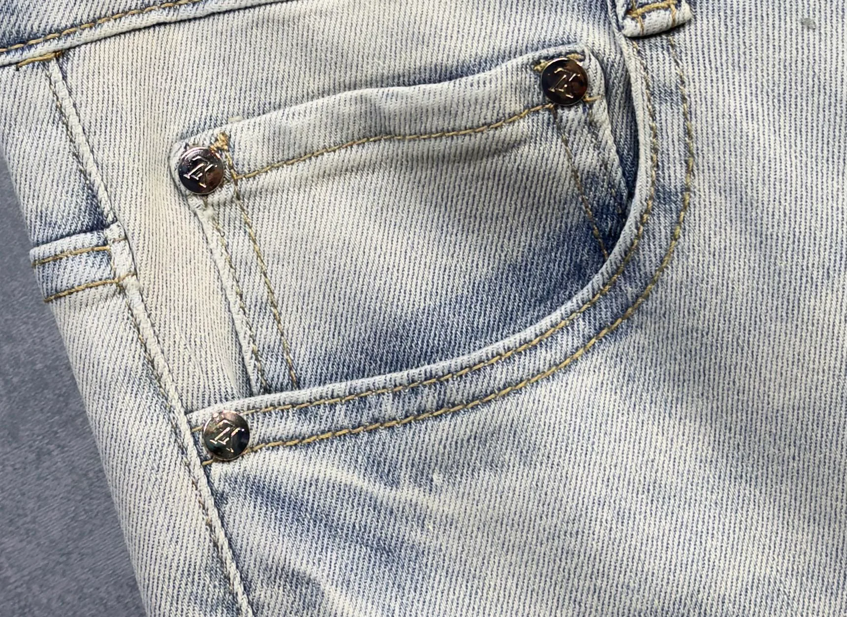 Men's Jeans LOUIS VUITTON 18098383