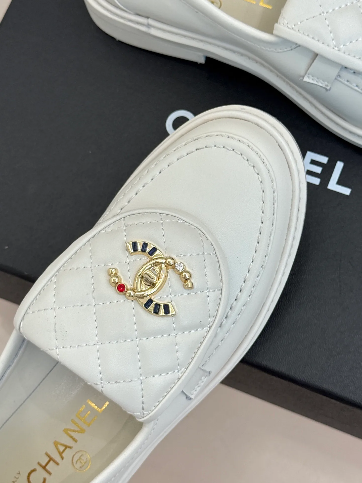 Women's Loafers And Moccasins CHANEL 17336062
