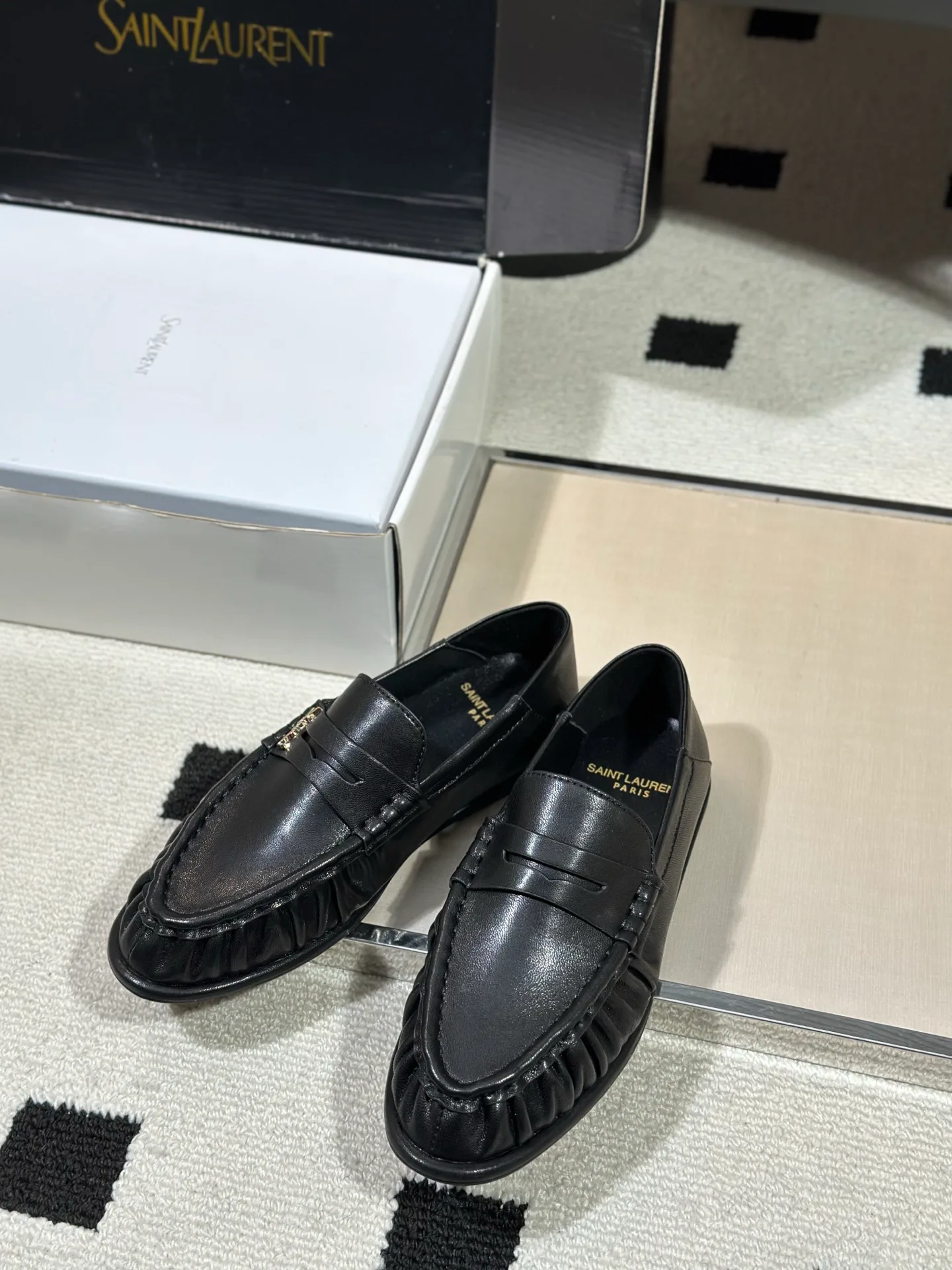Women's Loafers And Moccasins SAINT LAURENT 18041758