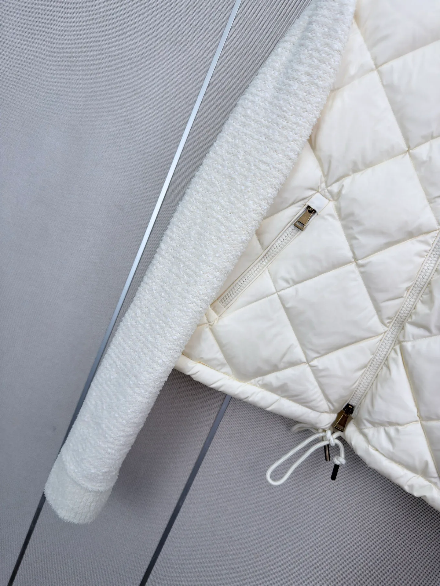 Women's Jackets And Down Jackets MONCLER 18023496