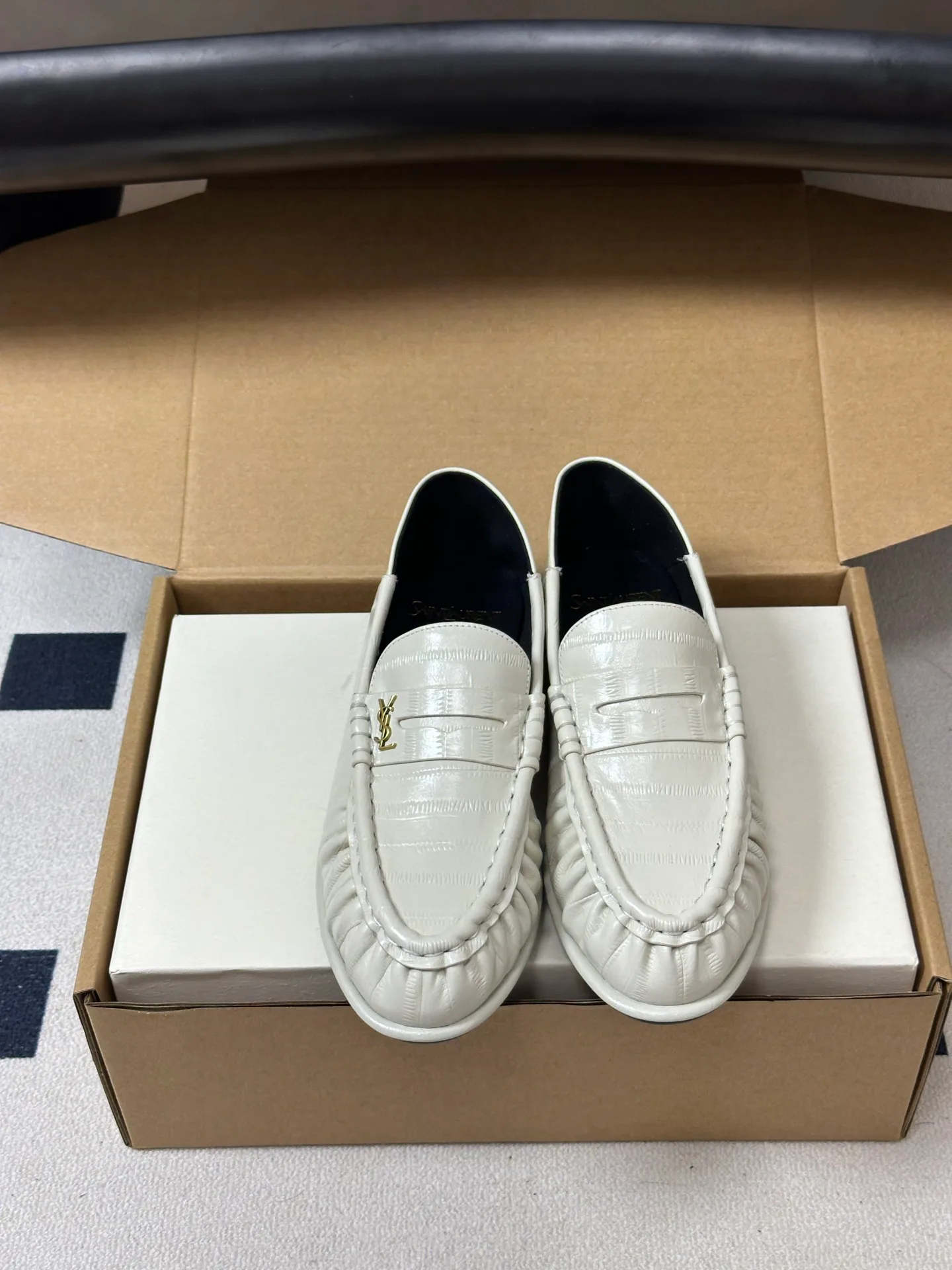 Women's Loafers And Moccasins SAINT LAURENT 18049117