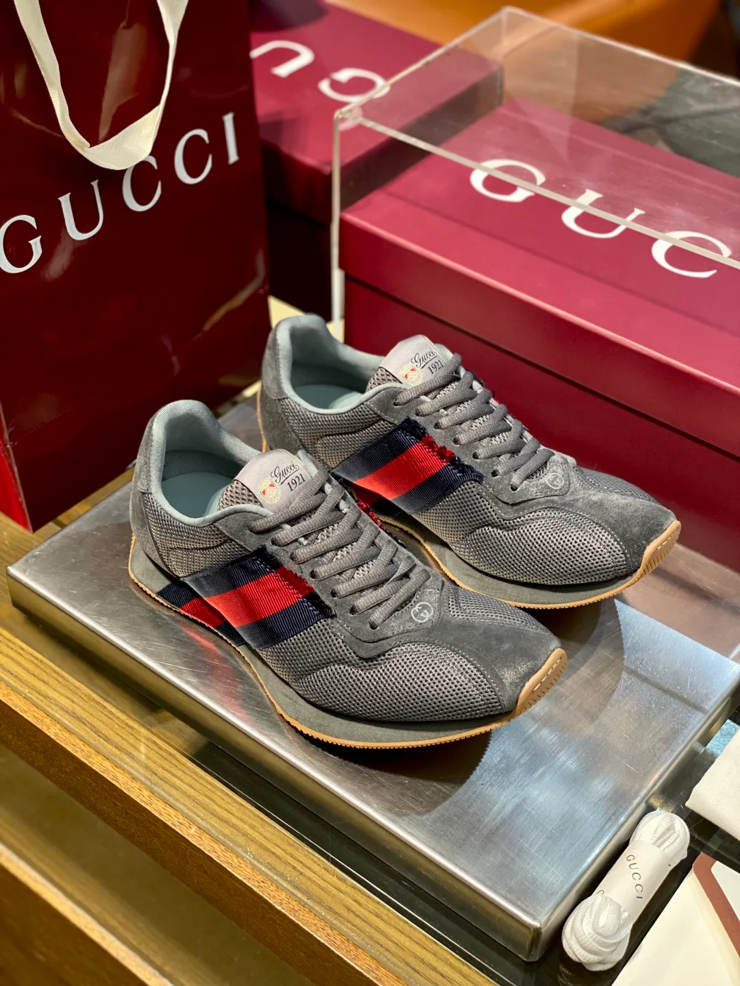 Women's Sneakers GUCCI 18119355