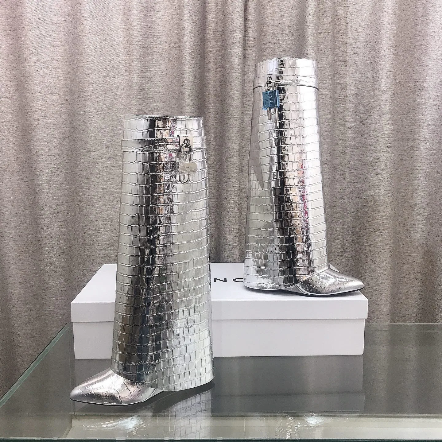 Women's Boots GIVENCHY 18289995