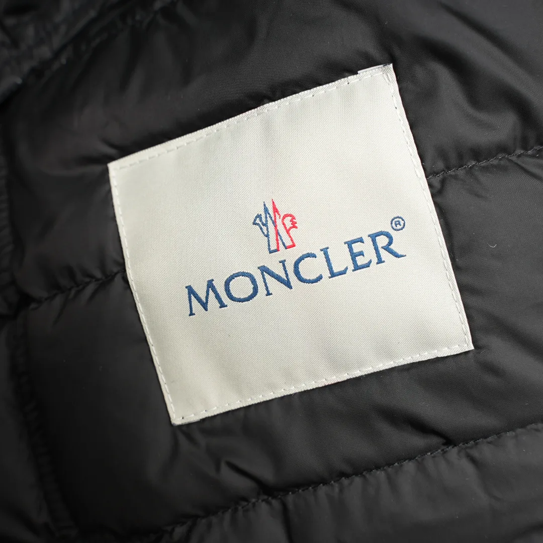 Women's Jackets And Down Jackets MONCLER 18455987
