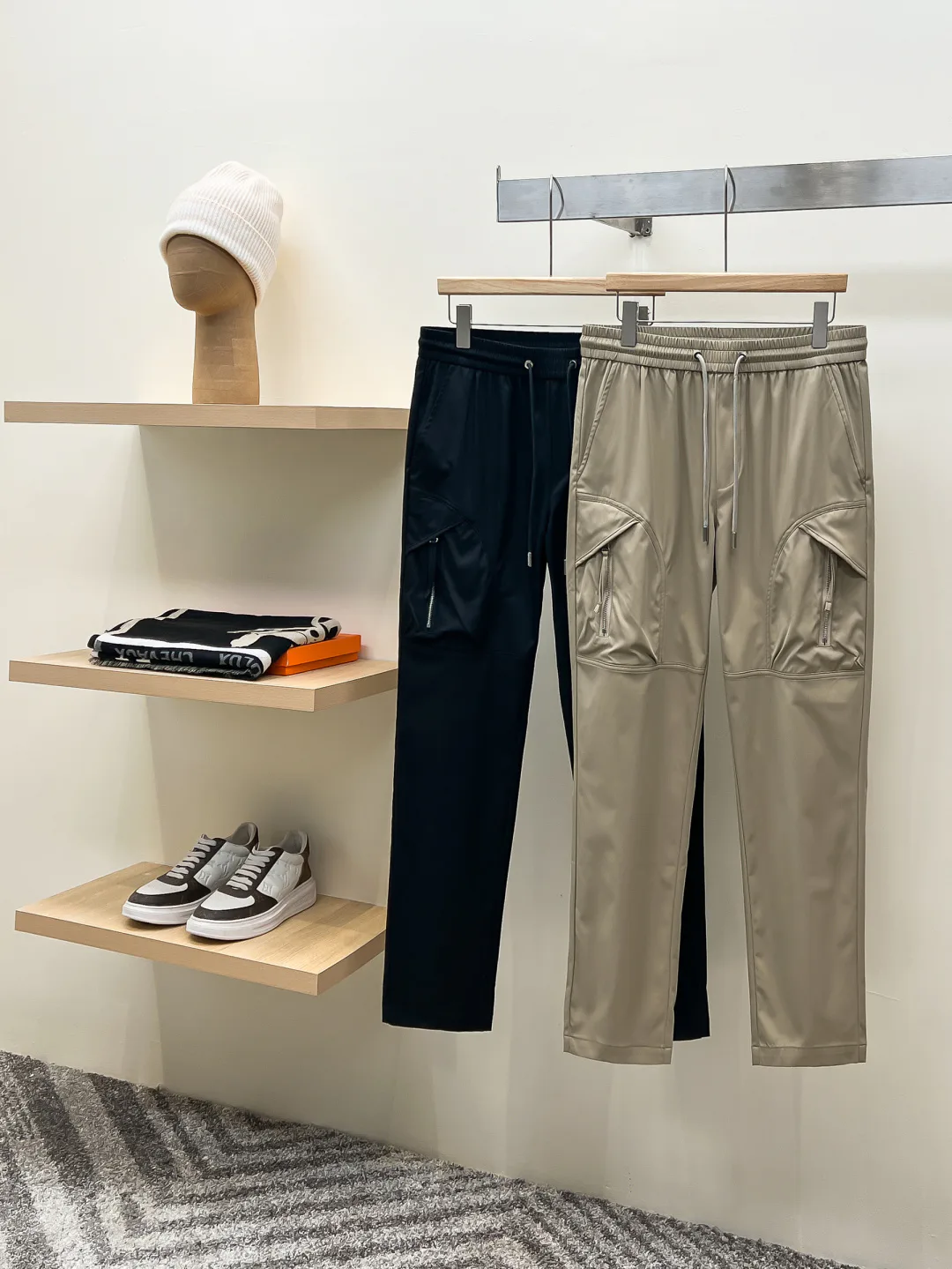 Men's Trousers LOUIS VUITTON 18499206