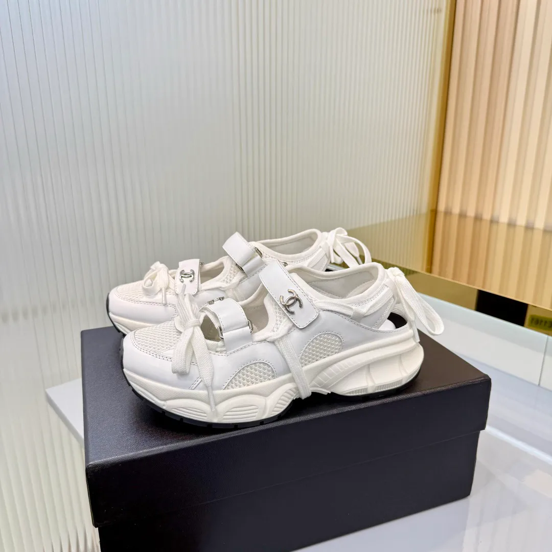 Women's Sneakers CHANEL 18366970