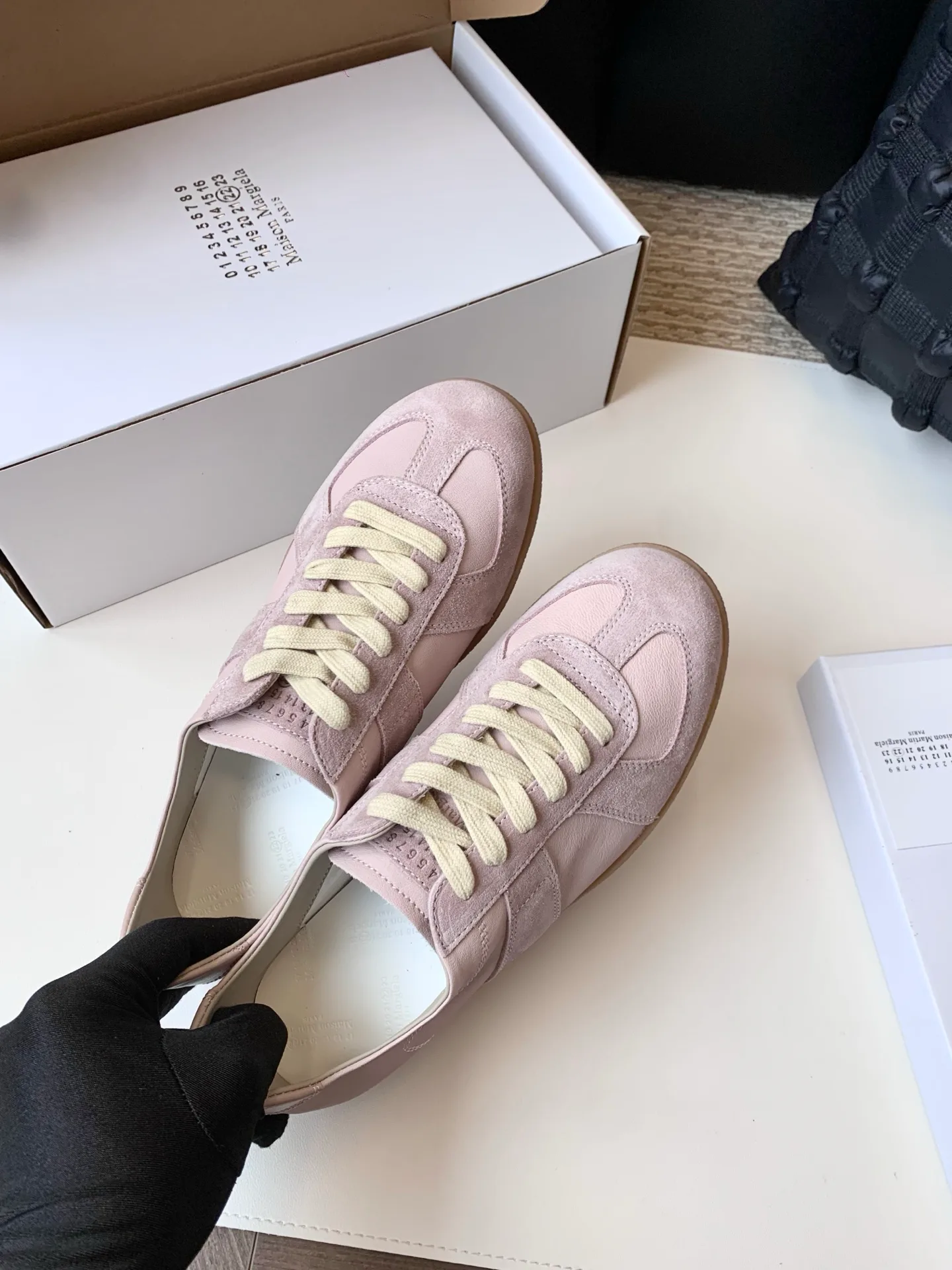 Women's Sneakers MAISON MARGIELA 17628618