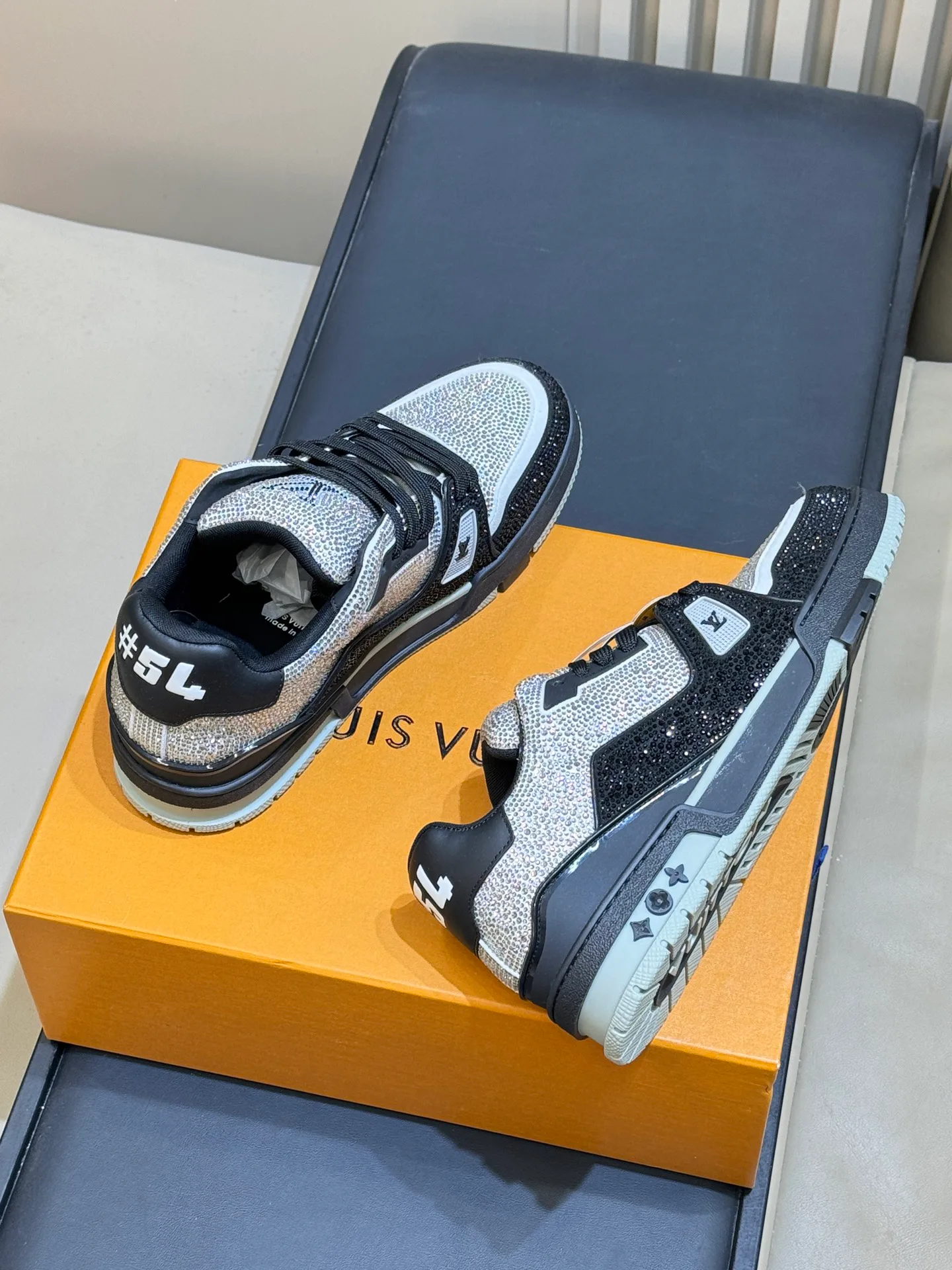 Men's Sneakers LOUIS VUITTON 18073566
