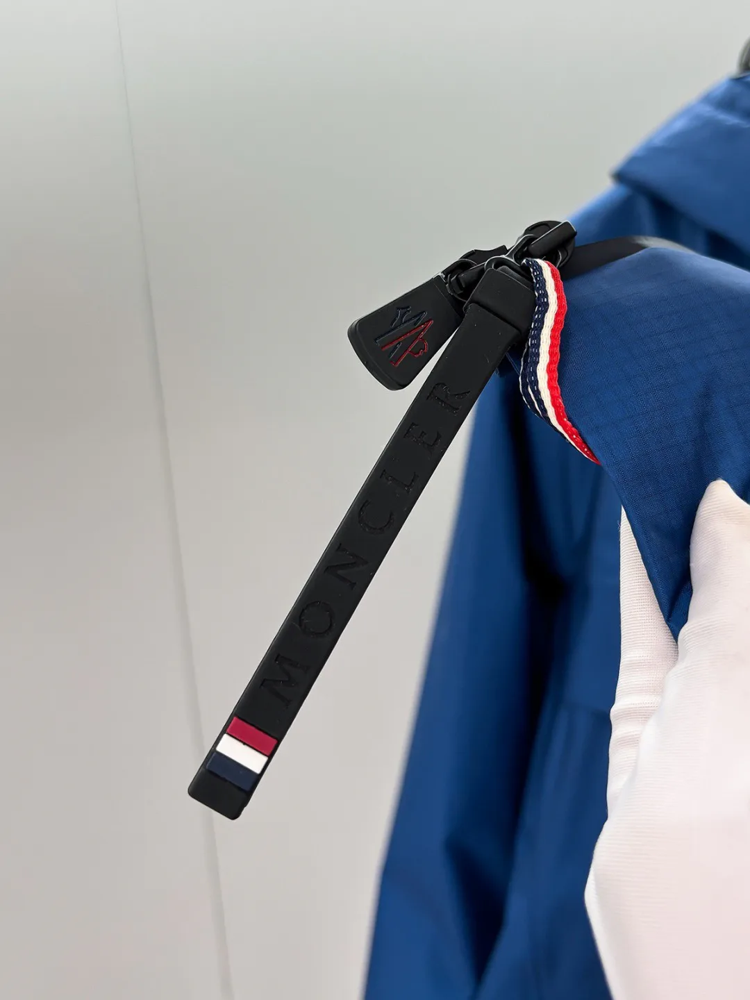 Куртки И Пуховики Мужские Moncler 18596618