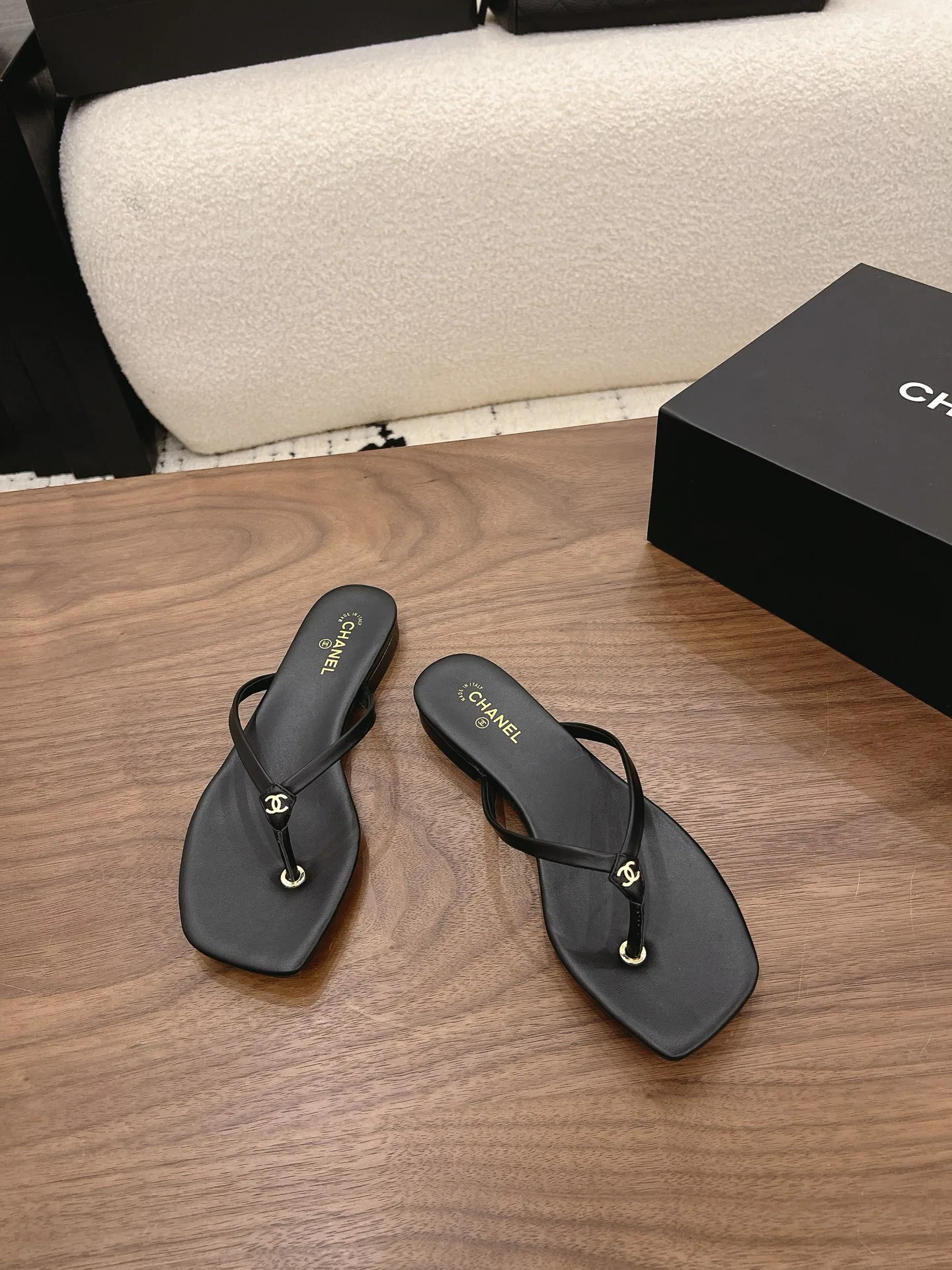Women's Flip-Flops CHANEL 16944164