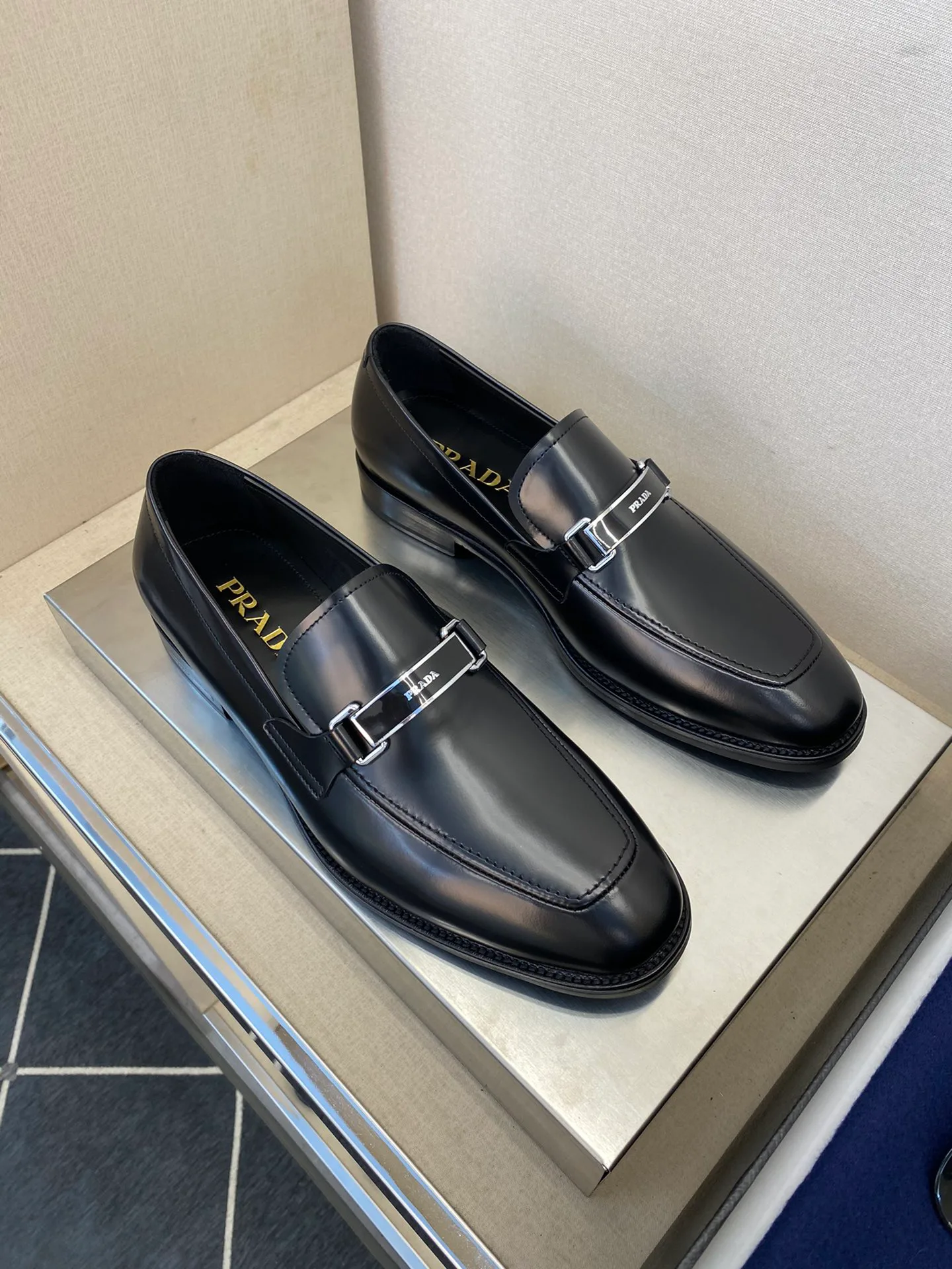 Men's Loafers And Dress Shoes PRADA 18079113