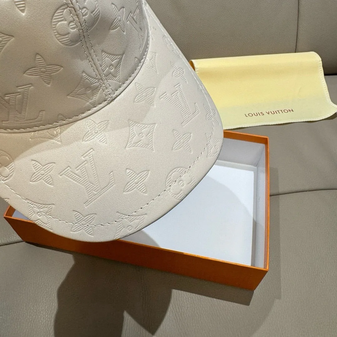Hats LOUIS VUITTON 18105278
