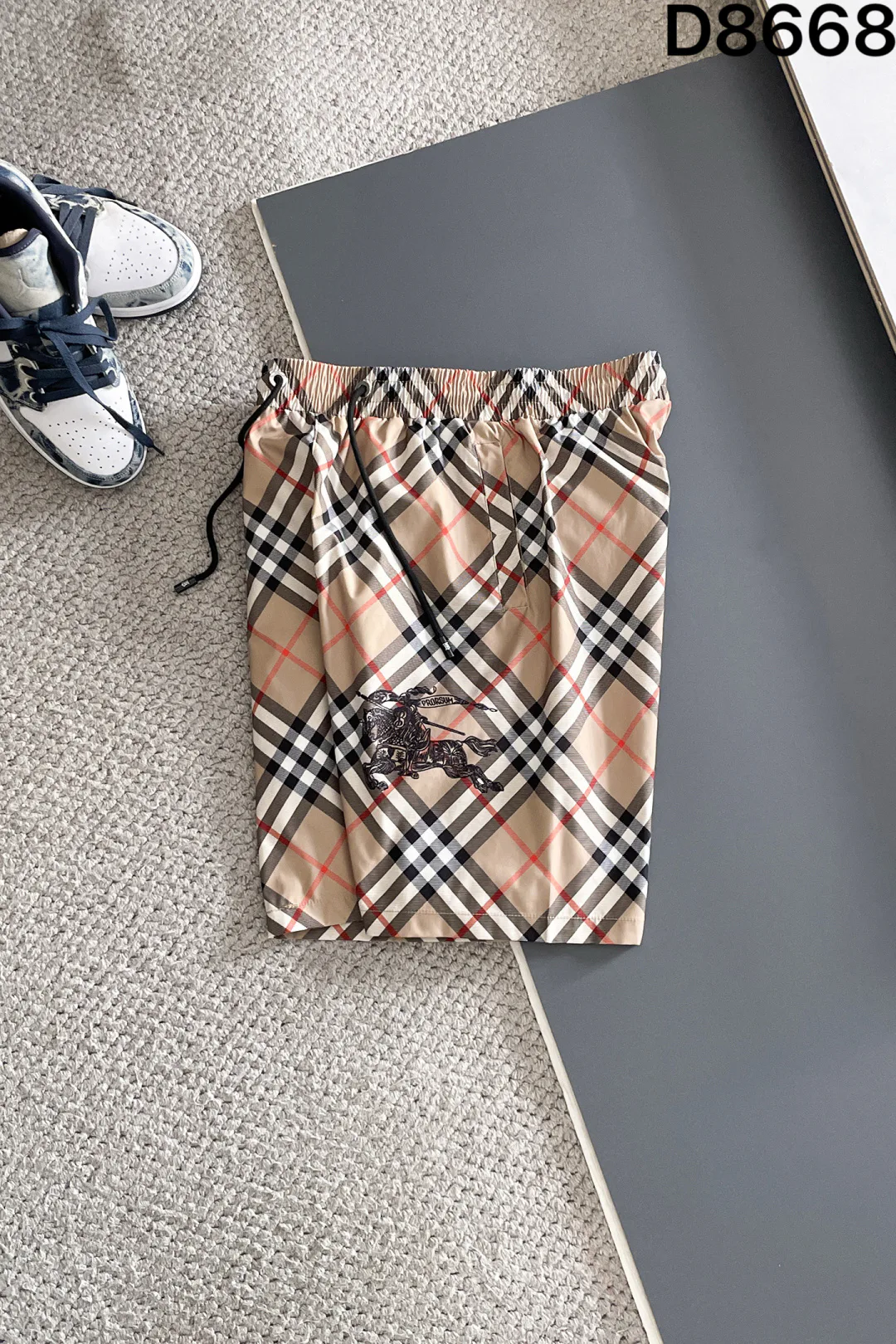 Men's Shorts BURBERRY 18000500