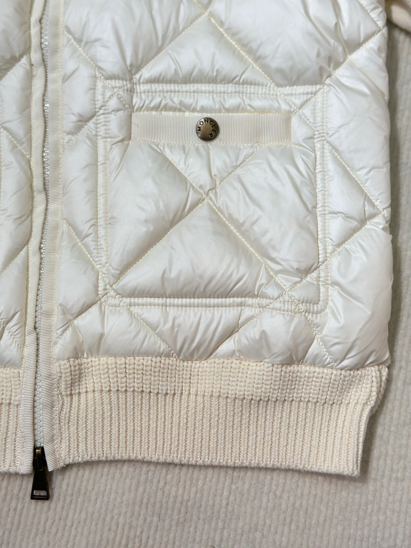 Women's Jackets And Down Jackets MONCLER 18106079