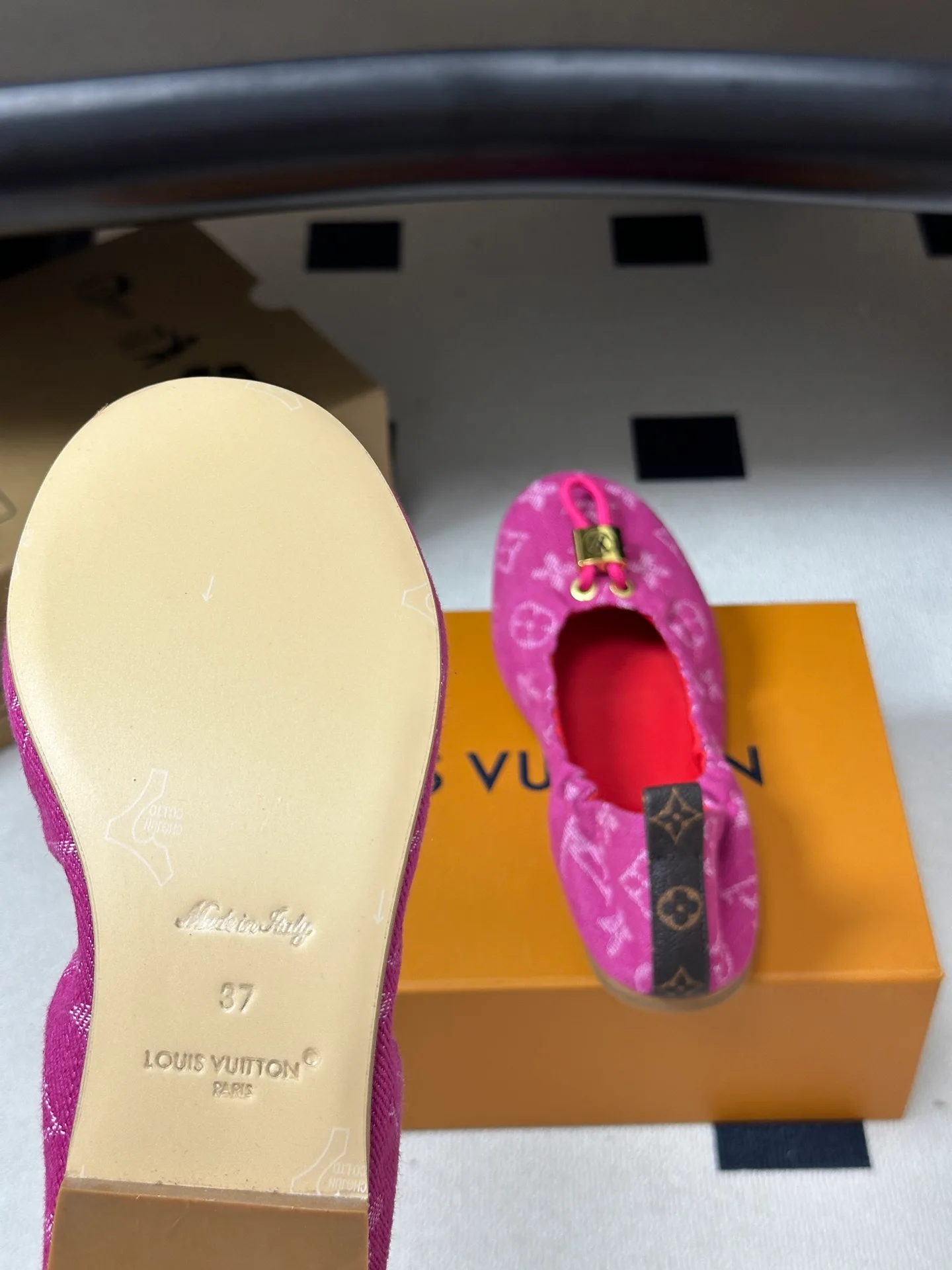 Women's Ballet Flats LOUIS VUITTON 17768171