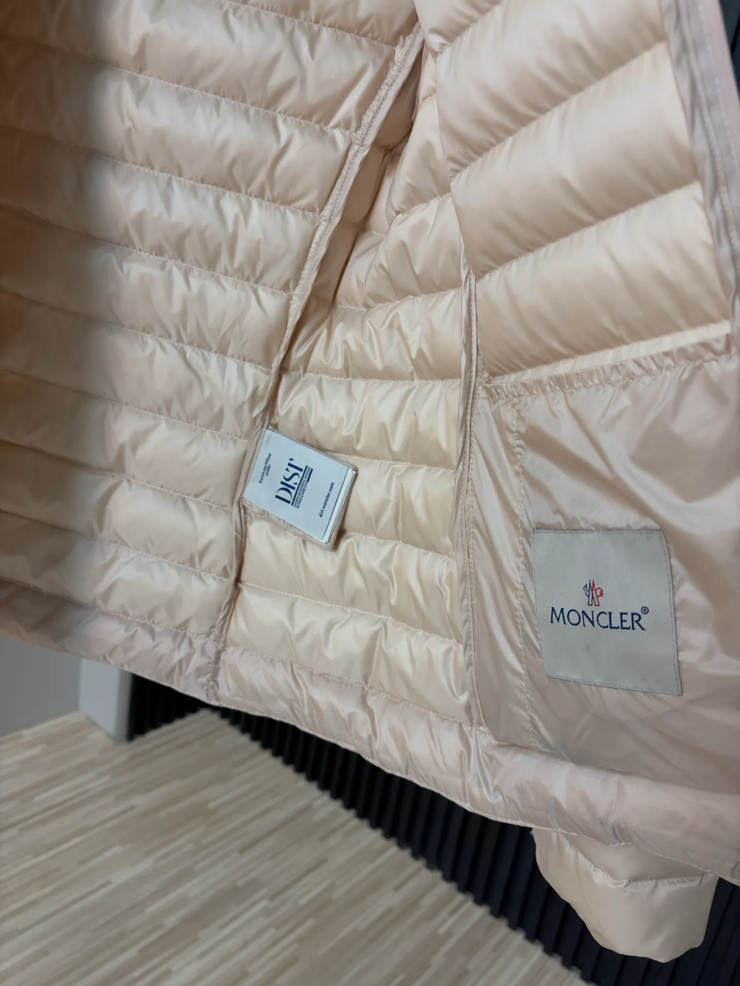 Women's Jackets And Down Jackets MONCLER 18285039