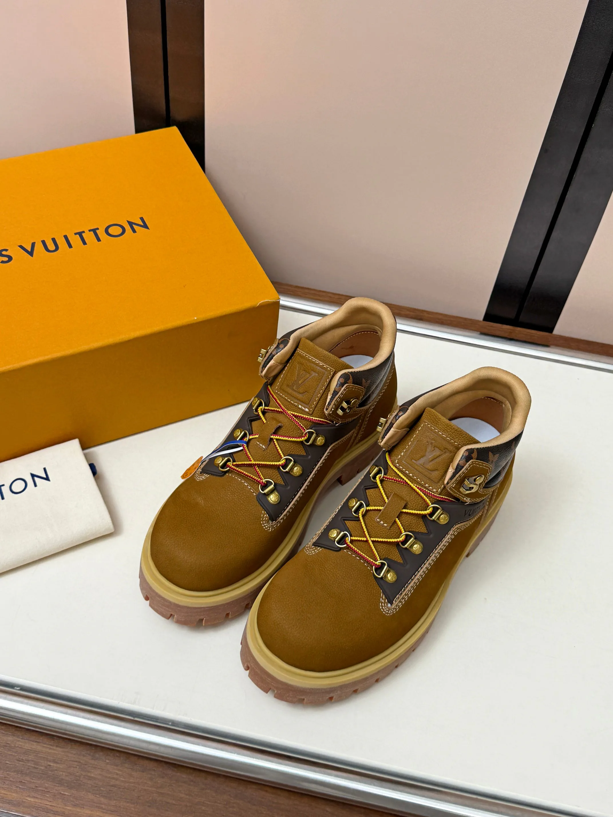 Women's Ankle Boots LOUIS VUITTON 18417473