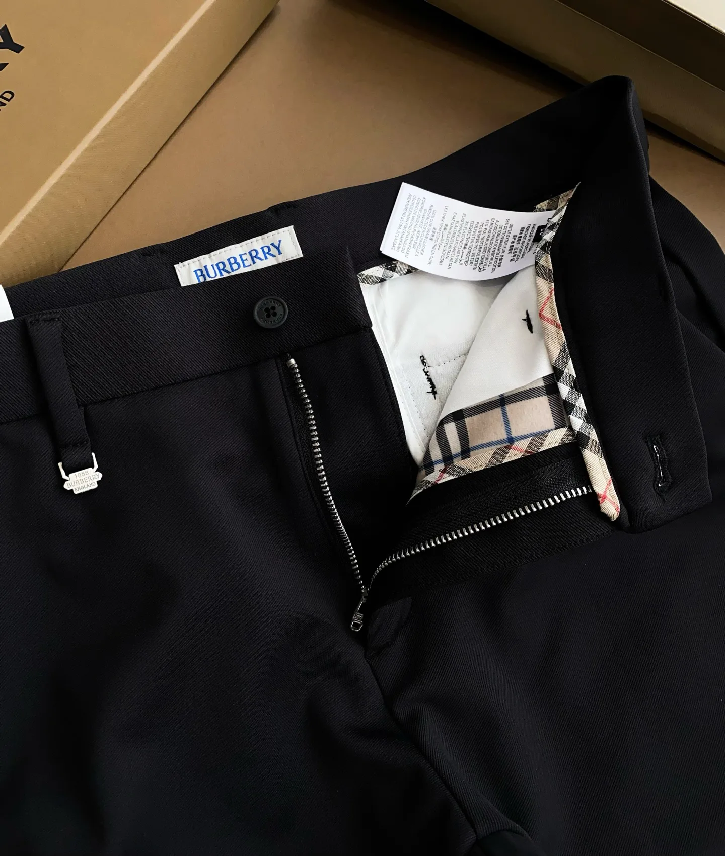 Men's Trousers BURBERRY 17973669