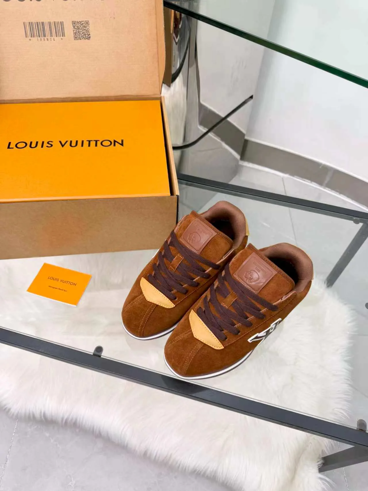 Women's Sneakers LOUIS VUITTON 18417396